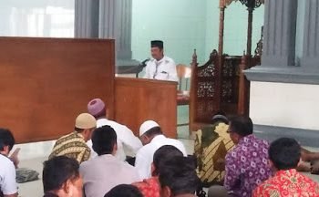 Ketua DPD LDII Ngawi memberi tausyiah di Forum pengajian Muda-mudi LDII