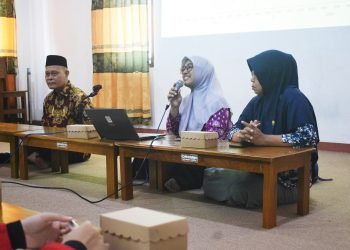 Narasumber Artika Fristi, SKM seorang Epidemiologi dari Puskesmas Ngawi Kota, Fristi mengapresiasi kiprah LDII menghelat bakti sosial kesehatan